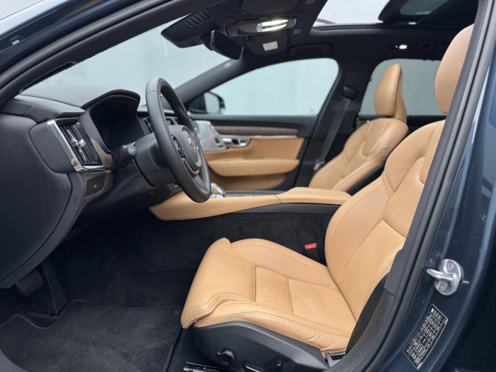 Volvo V90 B6 AWD ULTIMATE REZERVACE