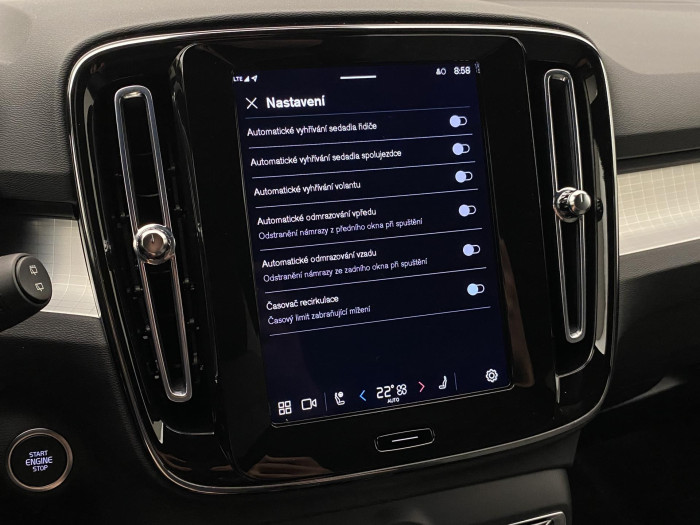 Volvo XC40 B3 DARK PLUS REZERVACE