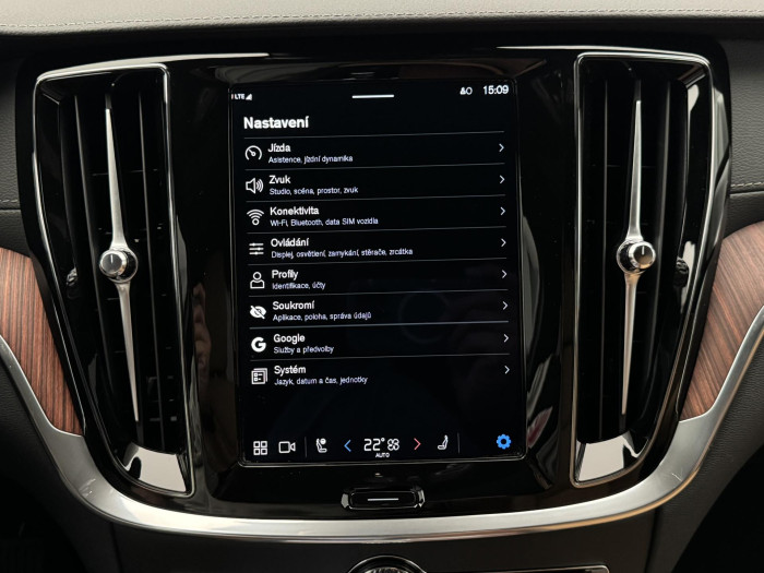 Volvo V60 CC B5 AWD ULTIMATE REZERVACE 2.0 CC CC