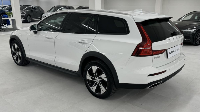 Volvo V60 CROSS COUNTRY REZERVACE