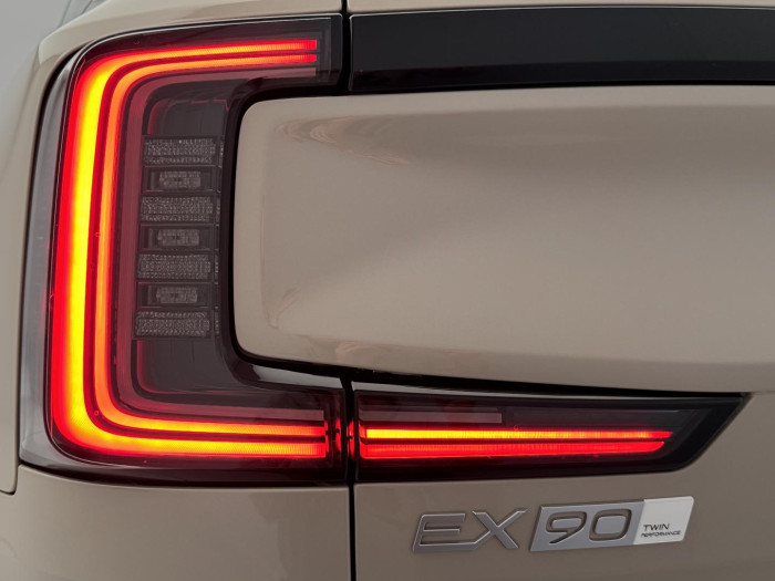 Volvo EX90 PURE ELECTRIC TWIN ULTRA 7míst