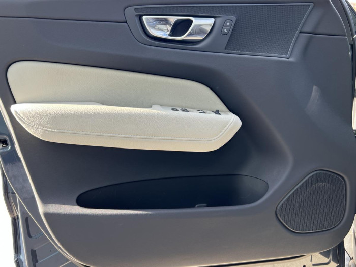 Volvo XC60 D3 MOMENTUM NAVIGACE 1.maj. 2.0 d Momentum