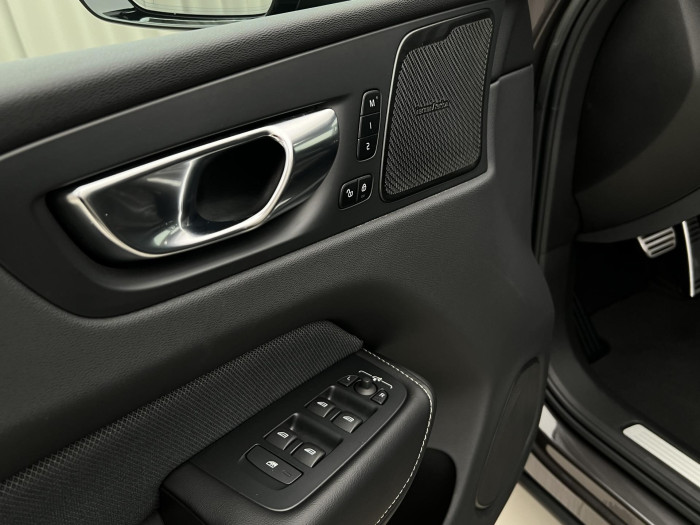 Volvo XC60 B5 AWD R-DESIGN AUT 1.maj.