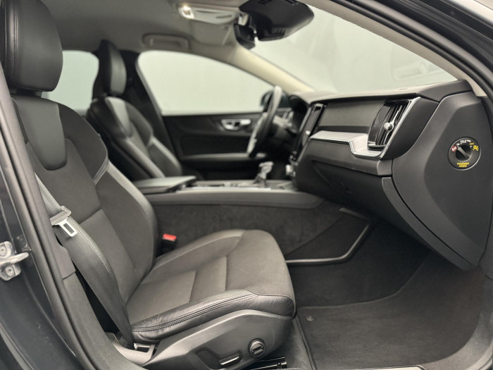 Volvo V60 CC D4 AWD MOMENTUM CZ 1.maj 2.0 d CC CC Momentum