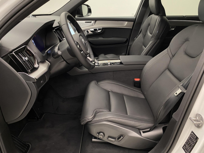 Volvo XC90 B5 AWD BLACK EDITION PLUS 7