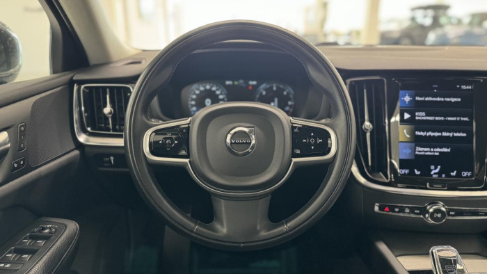 Volvo V60 B4 INSCRIPTION AUT REZERVACE