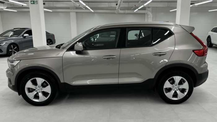 Volvo XC40 B4 AWD MOMENTUM REZERVACE 2.0 Momentum