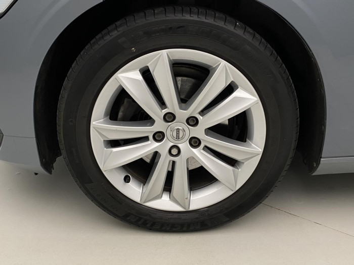 Volvo V60 B4 MOMENTUM AUT REZERVACE 2.0 Momentum