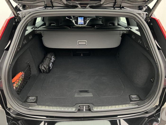 Volvo V60 B4 PLUS DARK AUT 1.maj.