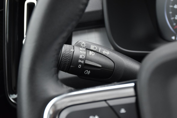 Volvo XC40 B4 AWD MOMENTUM REZERVACE 2.0 Momentum