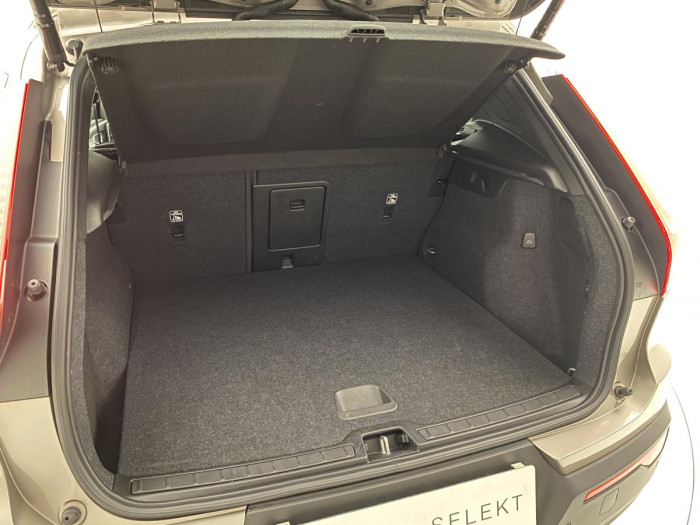 Volvo XC40 B4 AWD MOMENTUM AUT REZERVACE 2.0 Momentum