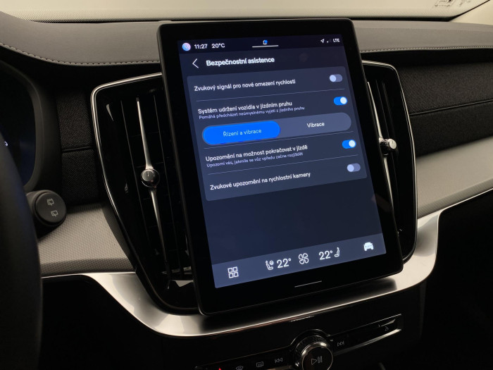 Volvo XC90 T8 AWD RECHARGE CORE AUT CZ 7m