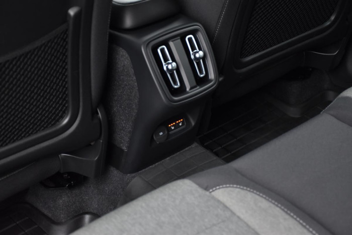 Volvo XC40 B4 MOMENTUM ADVANCED REZERVACE 2.0 Momentum