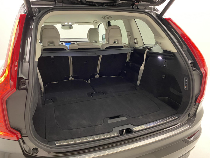 Volvo XC90 T8 AWD RECHARGE DARK REZERVACE