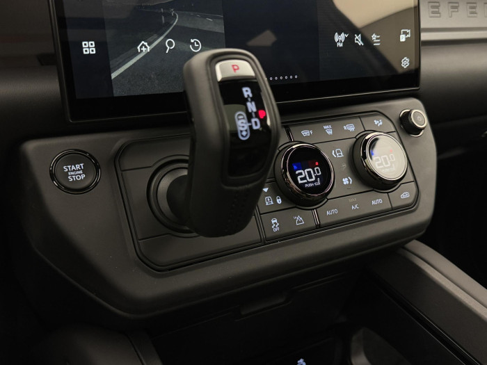 Land Rover Defender OCTA P635