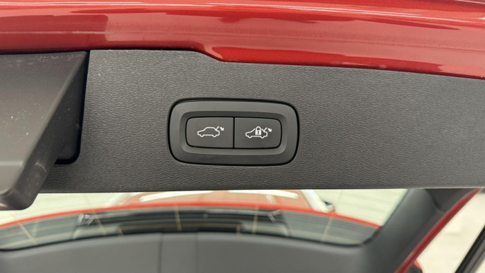 Volvo V60 B4 MOMENTUM AUT REZERVACE 2.0 Momentum