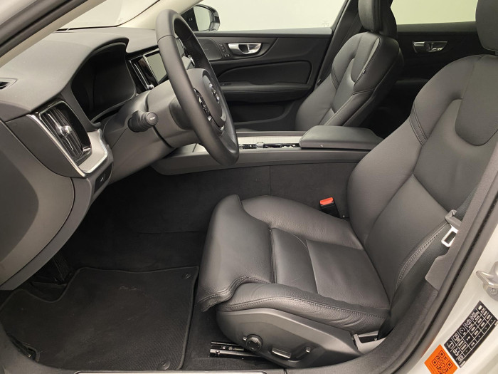 Volvo V60 B4 DARK PLUS AUT REZERVACE