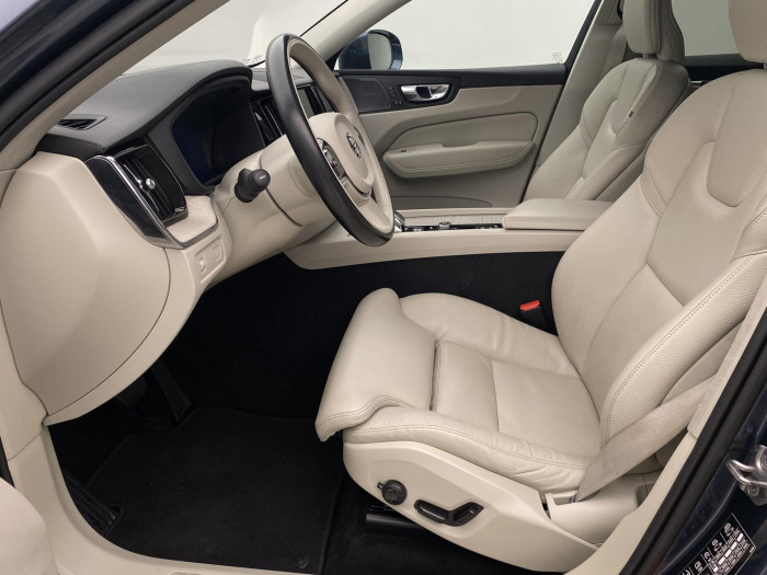 Volvo XC60 B4 AWD DARK PLUS AUT CZ