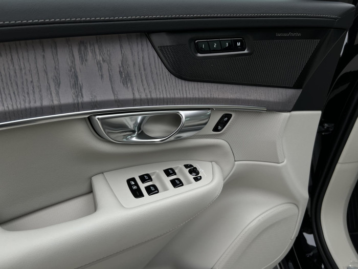 Volvo XC90 B5 AWD DARK PLUS AUT