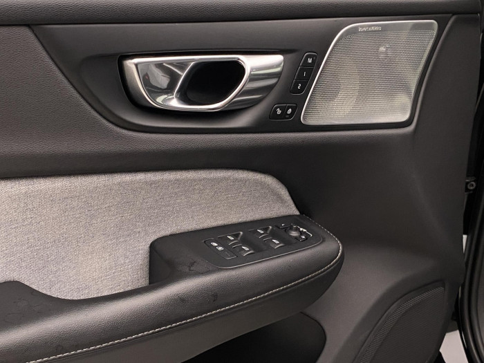 Volvo V60 CC B5 AWD MOMENTUM REZERVACE 2.0 CC CC Momentum