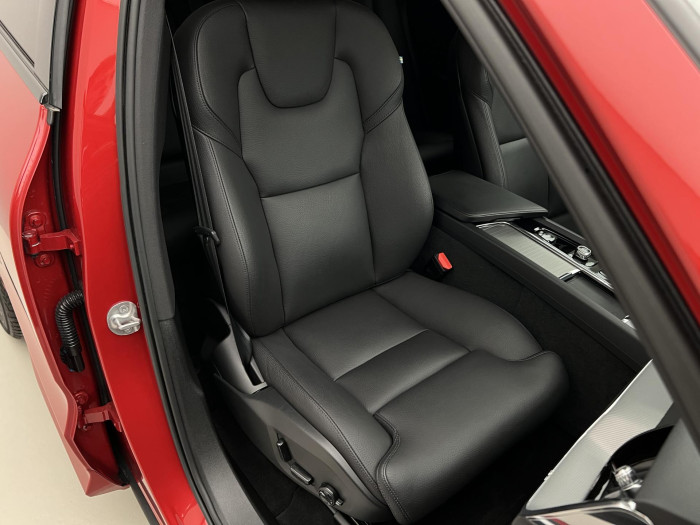 Volvo XC60 B4 AWD PLUS DARK AUT 1.maj.