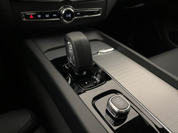 Volvo XC60 B5 AWD PLUS DARK AUT 1.maj