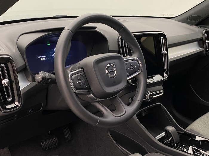 Volvo XC40 B3 DARK PLUS AUT CZ