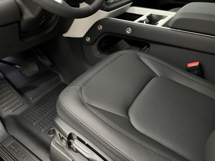 Land Rover Defender 110 D200 S AWD Aut REZERVACE 3.0 d