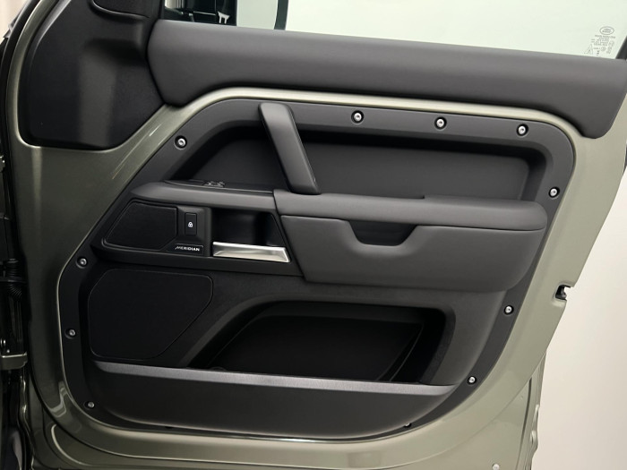 Land Rover Defender 110 D300 X-DYNAMIC SE AWD AUT 3.0 d Dynamic SE