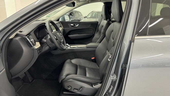 Volvo XC60 B5 AWD INSCRIPTION REZERVACE