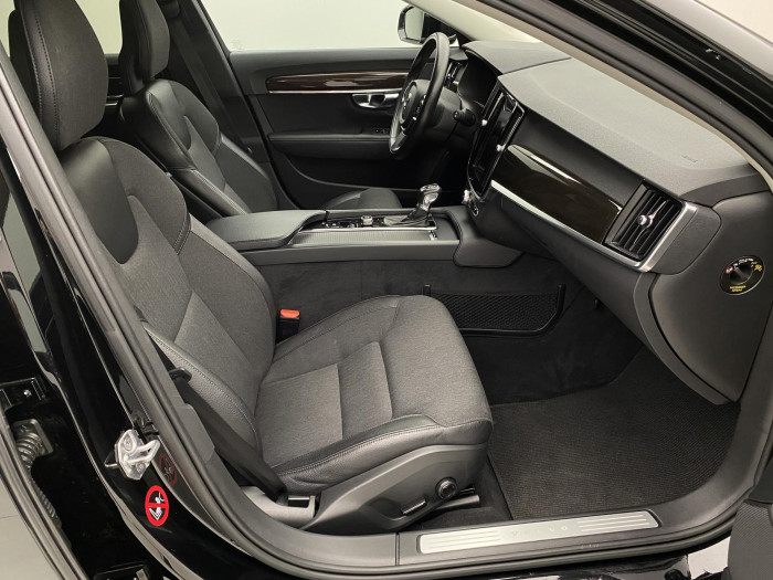 Volvo V90 T4 MOMENTUM AUT REZERVACE 2.0 Momentum