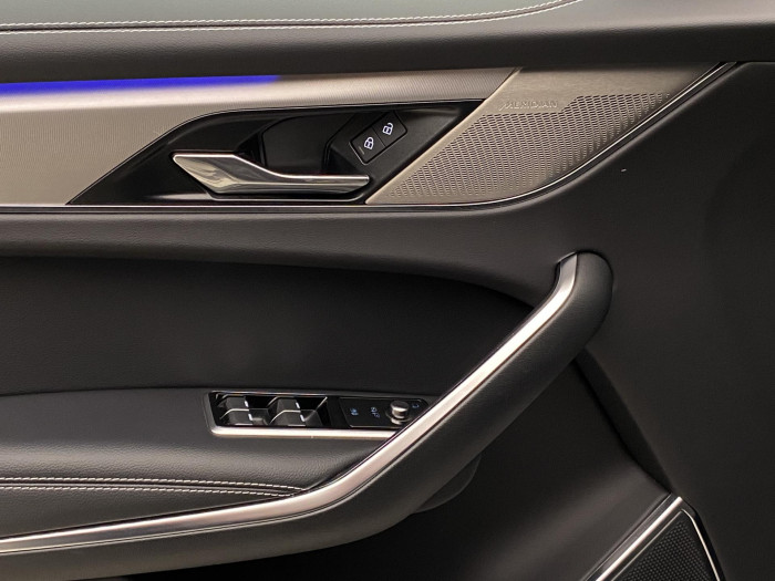 Jaguar F-Pace D200 AWD R-DYNAMIC  REZERVACE 2.0 d Dynamic