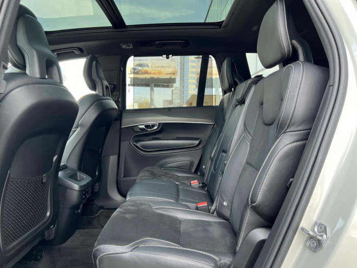 Volvo XC90 B5 AWD R-DESIGN 7MÍSTNÁ Aut