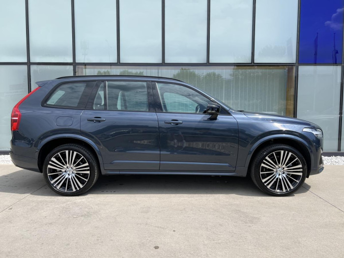 Volvo XC90 B5 AWD R-DESIGN 7MÍSTNÁ Aut