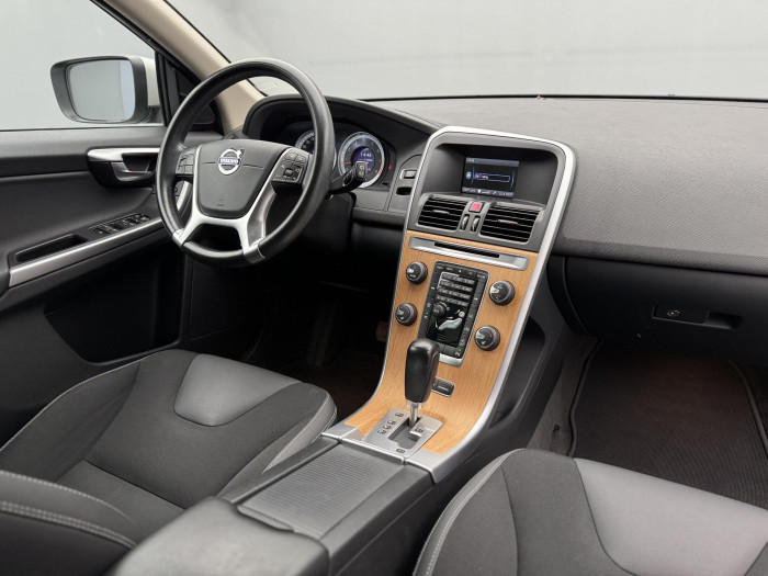 Volvo XC60 3.2 AWD MOMENTUM CZ 3.2 Momentum