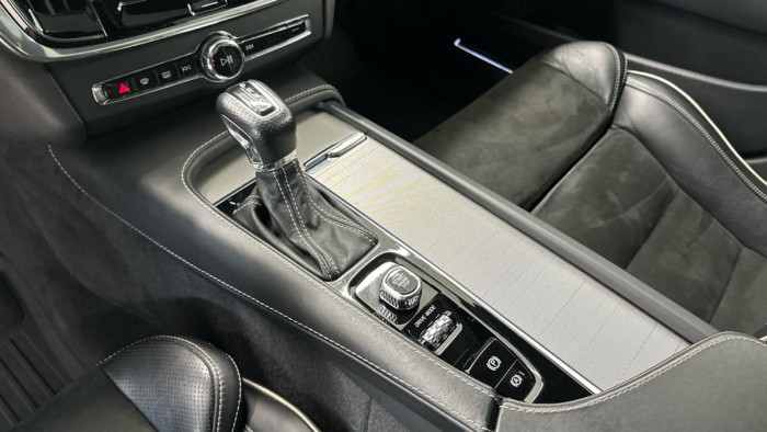 Volvo S90 D4 AWD R-DESIGN AUT REZERVACE 2.0 d