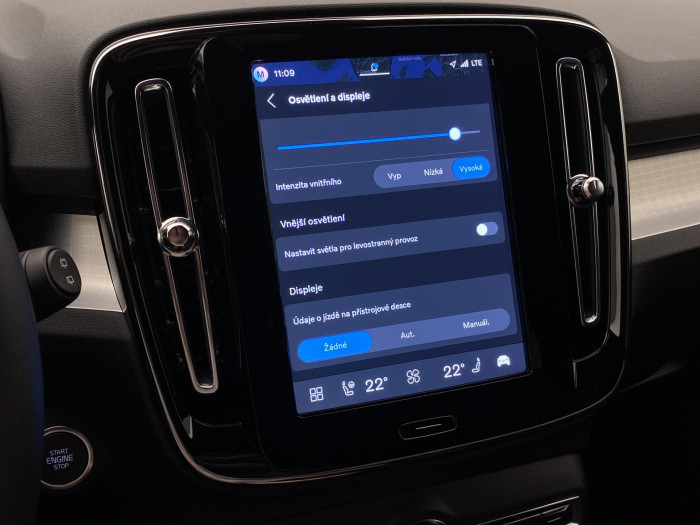 Volvo XC40 B3 DARK PLUS AUT CZ