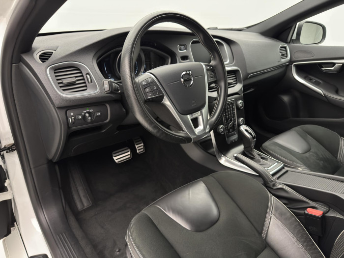 Volvo V40 T3 R-DESIGN AUT