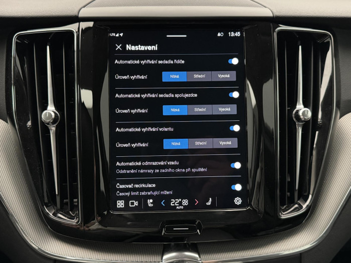 Volvo XC60 B5 AWD PLUS DARK CZ 1.maj