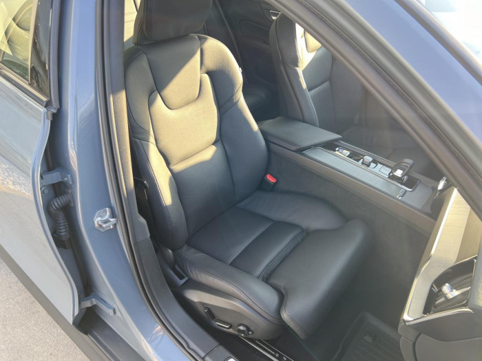 Volvo V60 CROSS COUNTRY B4 AWD REZERVACE