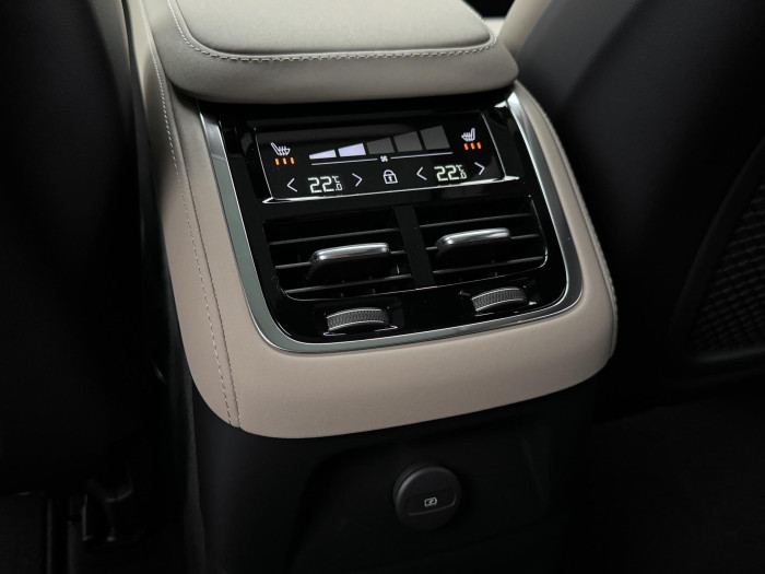 Volvo XC90 T8 AWD RECHARGE DARK ULTRA 7m