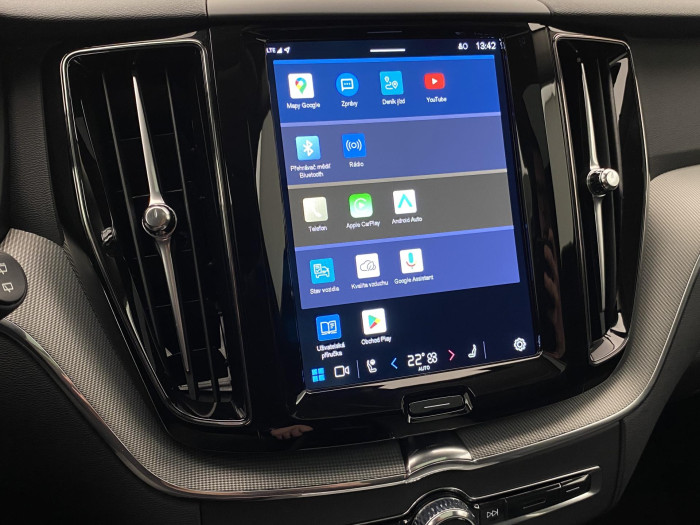 Volvo XC60 T6 AWD PLUG-IN REZERVACE