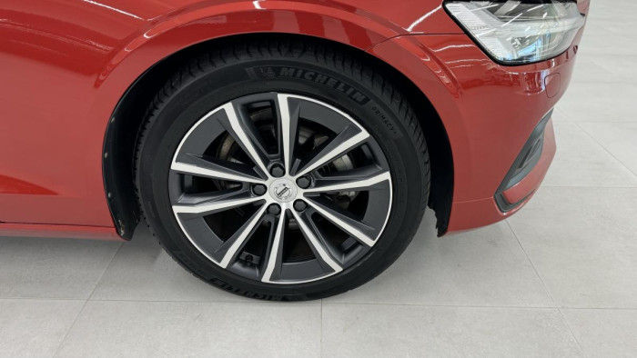 Volvo V60 B4 MOMENTUM AUT REZERVACE 2.0 Momentum