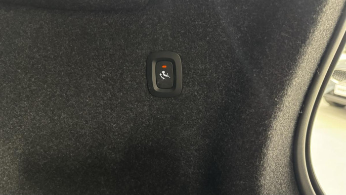 Volvo XC40 B4 MOMENTUM REZERVACE 2.0 Momentum