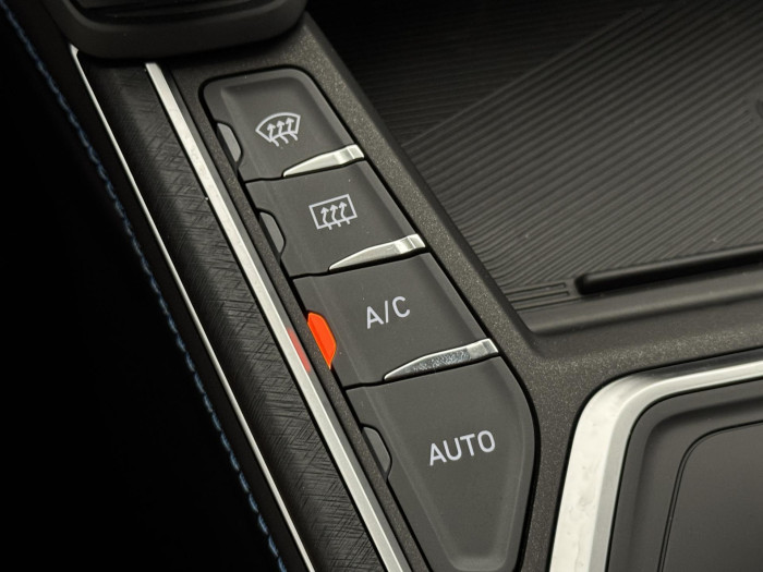 Lynk & Co 01 PHEV DCT AUT 1.maj