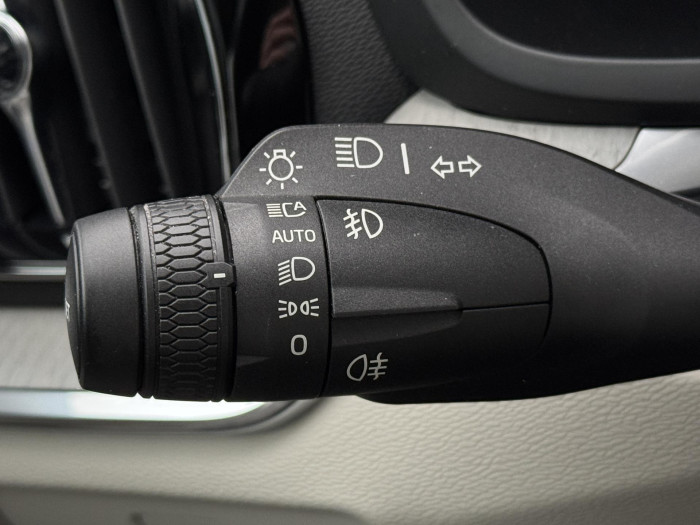 Volvo V60 B5 BRIGHT PLUS AUT REZERVACE