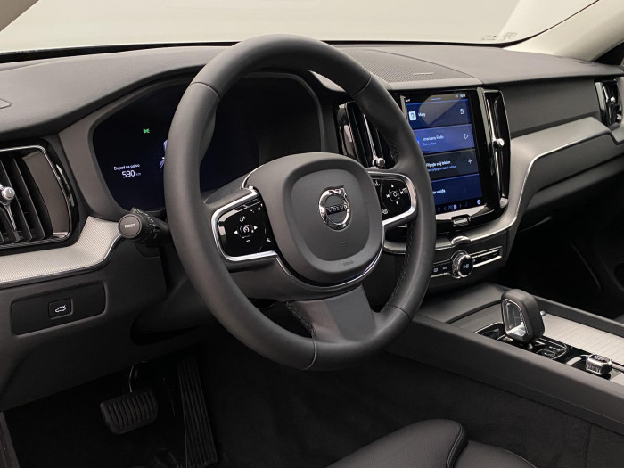 Volvo XC60 B4 PLUS DARK AUT 1.maj