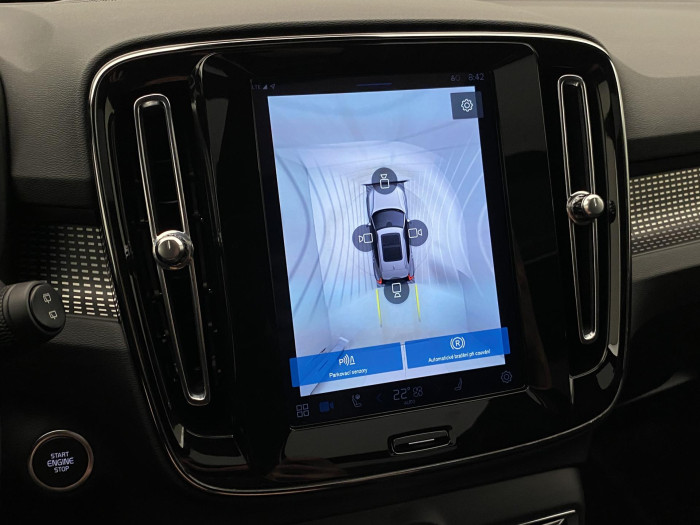 Volvo XC40 B4 DARK ULTRA AUT CZ 1.maj