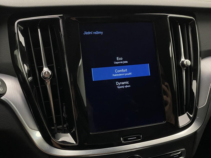 Volvo V60 D3 MOMENTUM REZERVACE 2.0 d Momentum