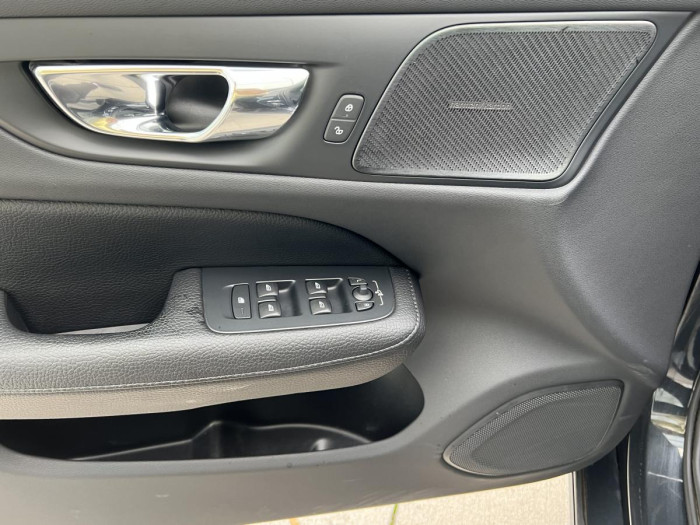 Volvo V60 D4 R-DESIGN NAVIGACE 1.maj. 2.0 d